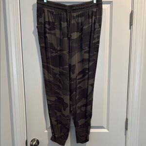 Women’s Camouflage Jogger Pants